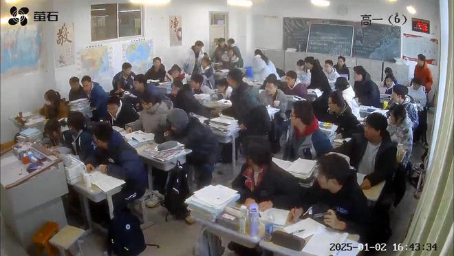 学逃生后续来了！网友表示：这嘉奖是不是低了pg电子免费试玩模拟器地震中高中生背起同(图3)