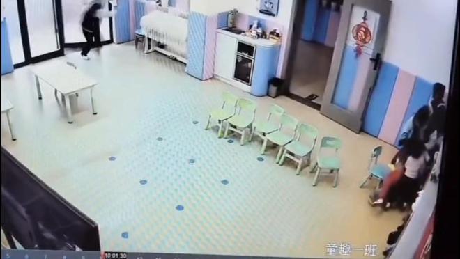学逃生后续来了！网友表示：这嘉奖是不是低了pg电子免费试玩模拟器地震中高中生背起同(图7)