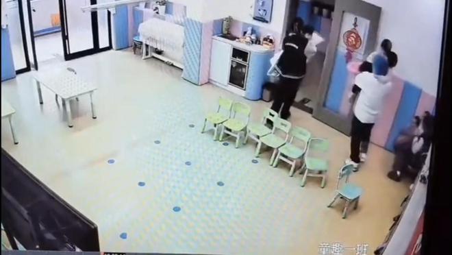 学逃生后续来了！网友表示：这嘉奖是不是低了pg电子免费试玩模拟器地震中高中生背起同(图12)