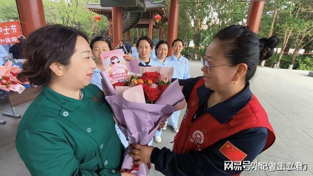业致敬白衣天使凝聚社会温情pg电子娱乐平台沈阳爱心企(图2)