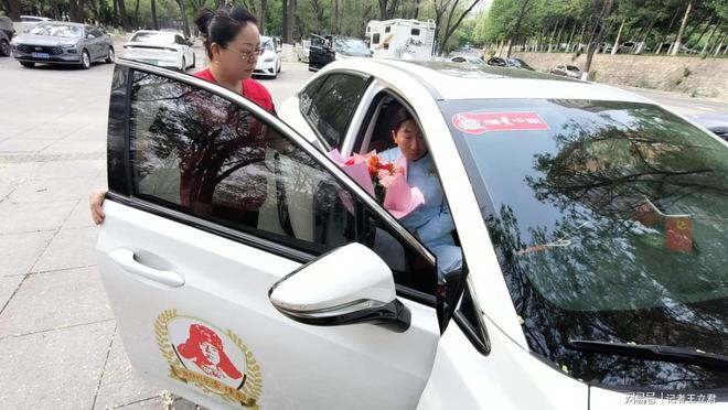 业致敬白衣天使凝聚社会温情pg电子娱乐平台沈阳爱心企(图5)