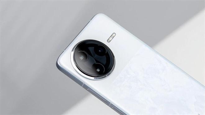 跌可以“闭眼买”的3款旗舰手机还能再战5年pg电子娱乐平台16GB+512GB售价暴(图3)